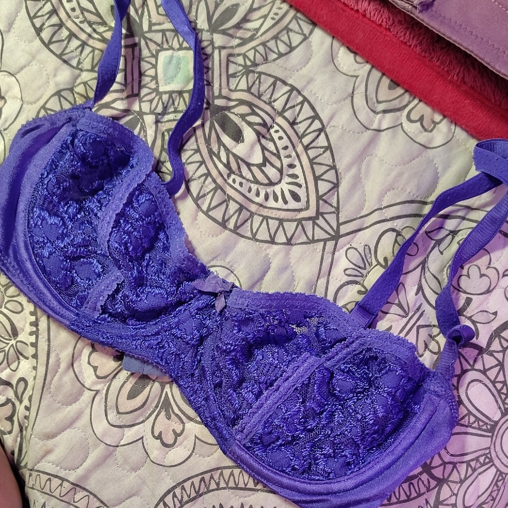 Victoria's Secret Vibrant Purple Lace Bra